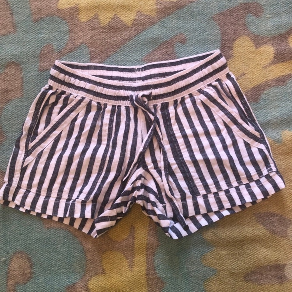 Stjohnsbay comfortable loose shorts size XS great condition